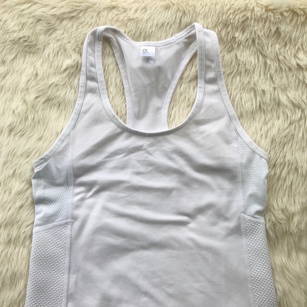 GapFit | White Tank XS - Picture 2 of 5